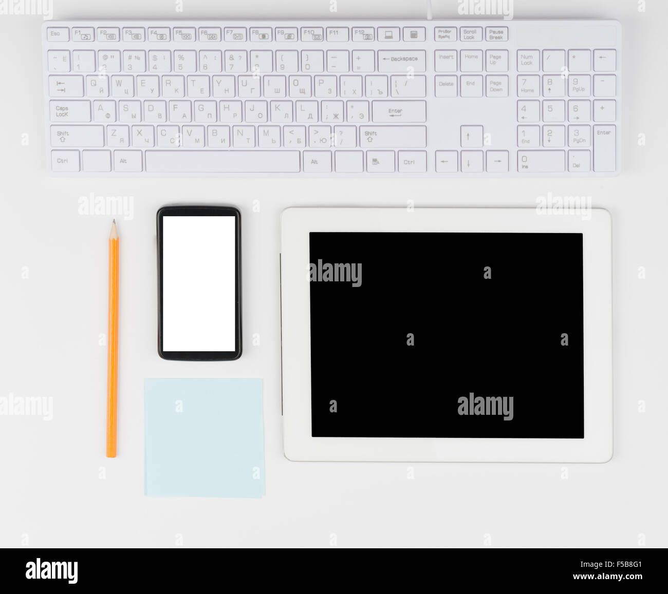 Tastiera con tablet e smartphone Foto Stock