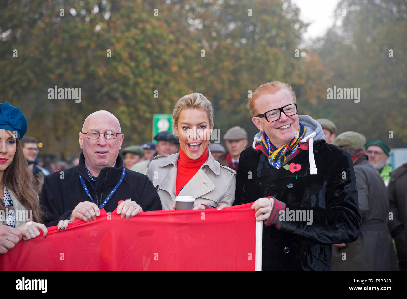 Hyde Park, London, Regno Unito.1 Novembre, 2015. La radio e la TV presentatore Chris Evans arriva la Londra a Brighton Veteran car run in corso in Hyde Par Credito: Keith Larby/Alamy Live News Foto Stock