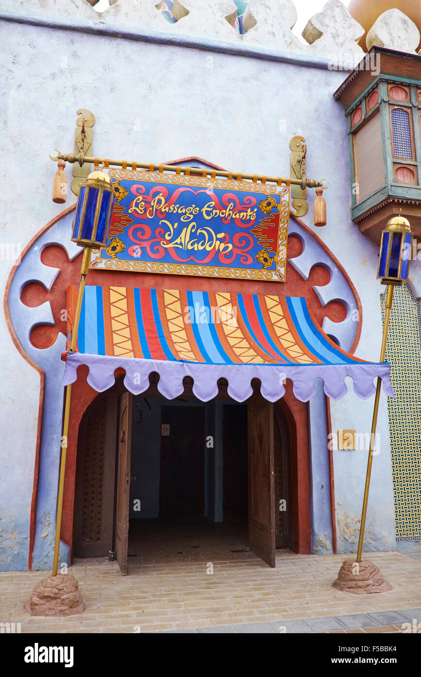 Aladdin's passaggio che contengono famose scene dal film, Adventureland Disneyland Paris Marne-la-Vallée Chessy Francia Foto Stock