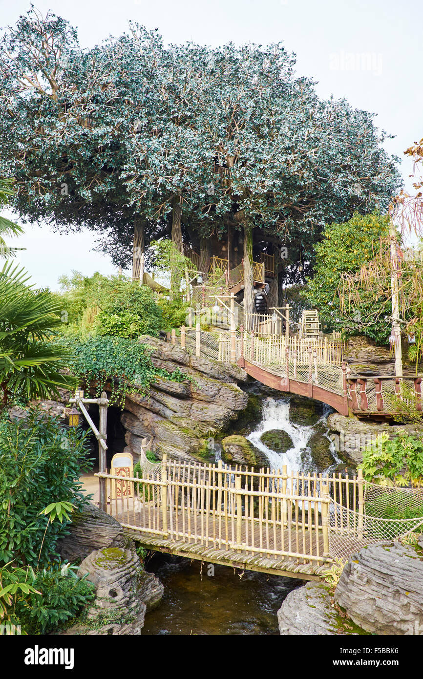 Famiglia svizzera Robinson Tree House su Adventure Isle Disneyland Paris Marne-la-Vallée Chessy Francia Foto Stock