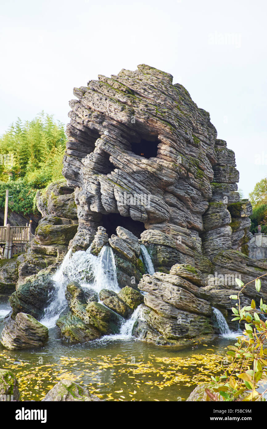 Cranio roccia su Adventure Isle Disneyland Paris Marne-la-Vallée Chessy Francia Foto Stock