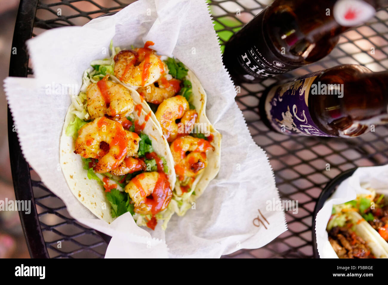 Garbo's Grill Food Cart / Yum Yum gamberetti in tortilla di farina, Mango lo zenzero Habanero gamberi satinato / Key West Florida USA Foto Stock