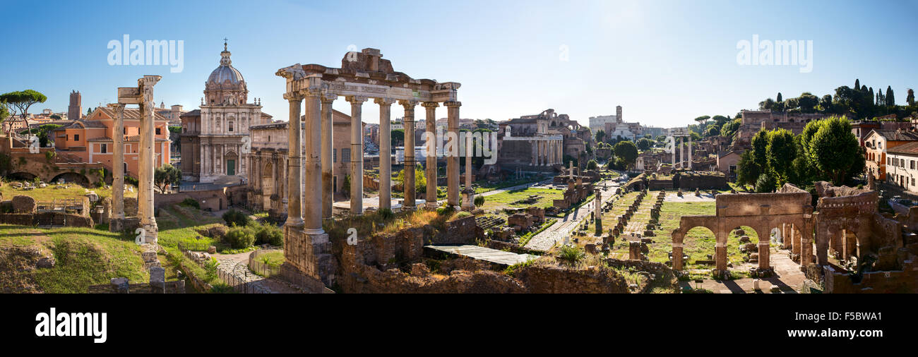 Forum Romanum vista dal Campidoglio in Italia, Roma. Panorama Foto Stock