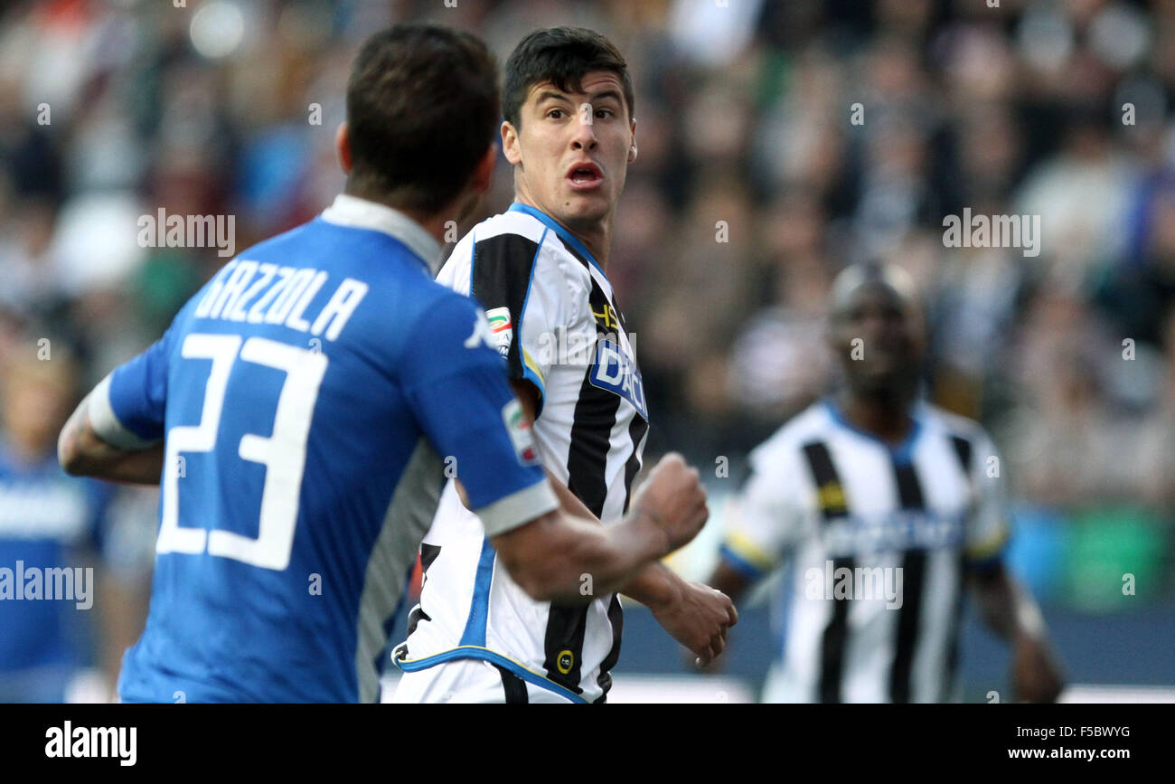 Udine, Italia. 1 Novembre, 2015. Udinese in avanti della stipe Perica appare durante il campionato italiano di una partita di calcio tra Udinese Calcio v Sassuolo Calcio presso lo Stadio Friuli il 1 novembre, 2015 a Udine. Credito: Andrea Spinelli/Alamy Live News Foto Stock