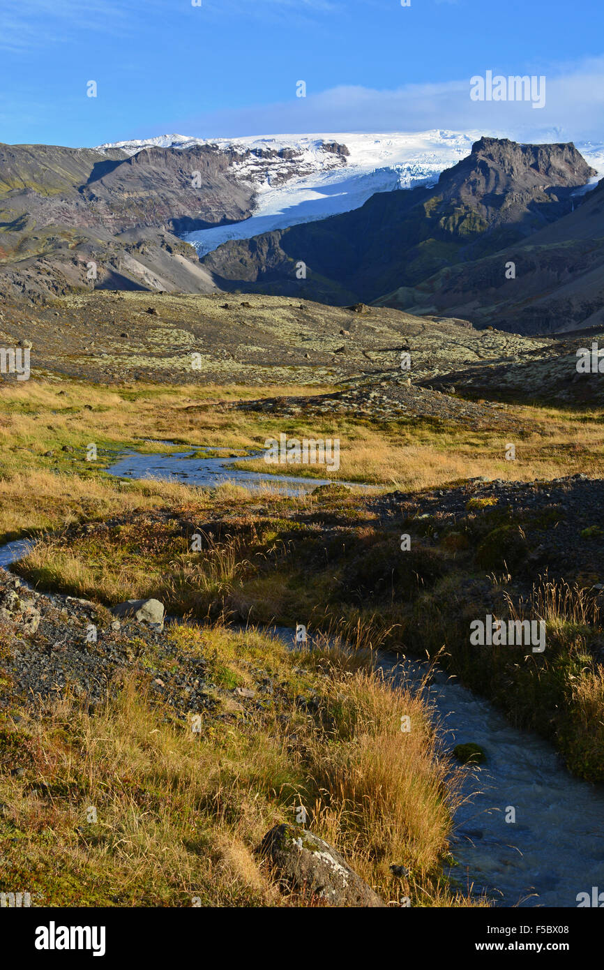 Esecuzione del flusso dal Oraefajokull ghiacciaio Vatnajokull Parco Nazionale Foto Stock