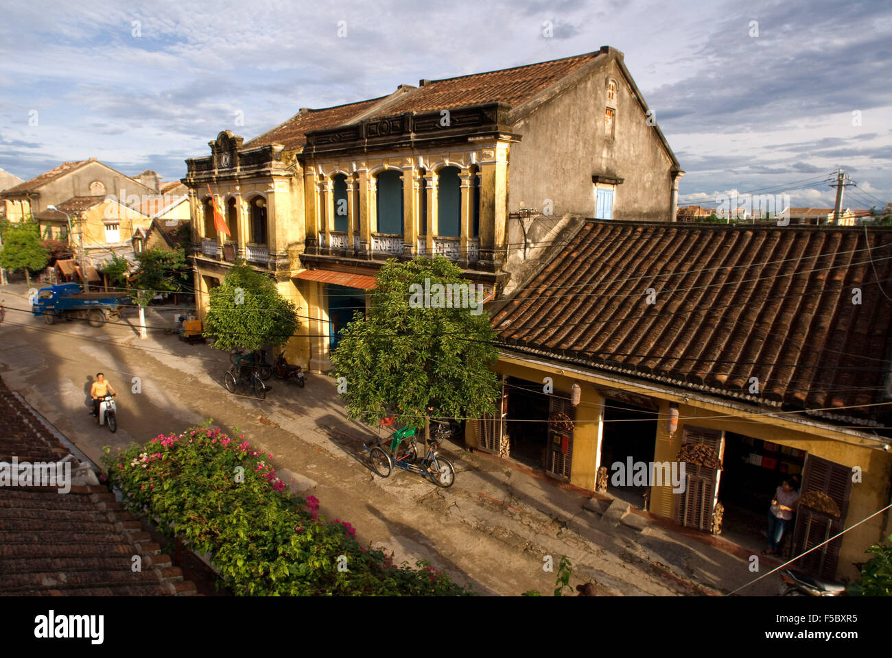 Il Vietnam, Quang Nam Provincia, Hoi An, Città Vecchia, classificato come patrimonio mondiale dall UNESCO, casa tradizionale. Bach Dang Street. Il Vietnam. Foto Stock