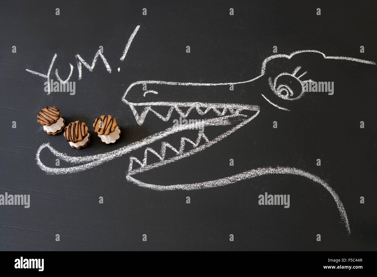 Chalk disegno di Drago con Mini s'more Foto Stock