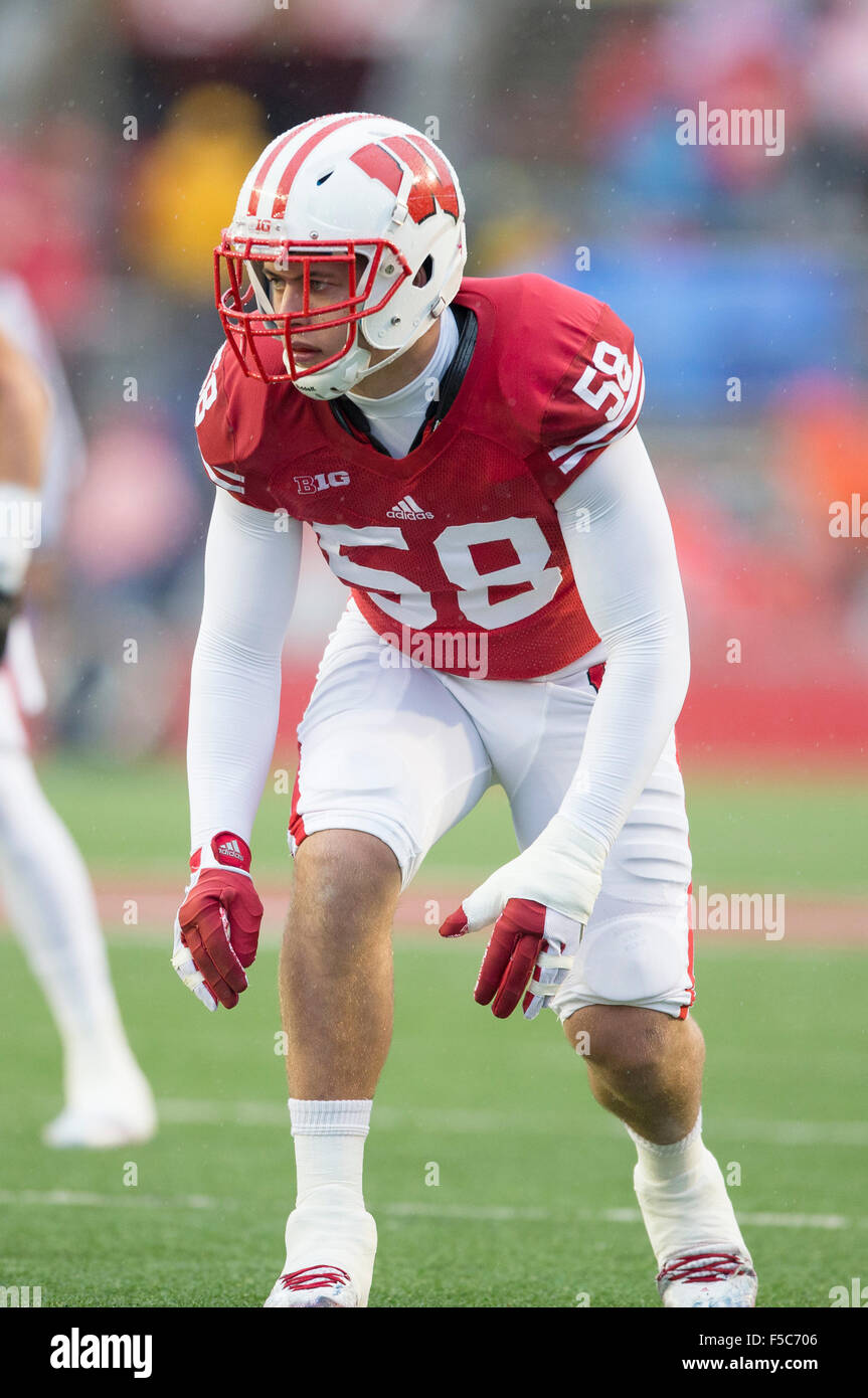 Madison, WI, Stati Uniti d'America. 31 ott 2015. Wisconsin Badgers linebacker Joe Schobert #58 durante il NCAA Football gioco tra la Rutgers Scarlet Knights e il Wisconsin Badgers a Camp Randall Stadium di Madison, WI. Wisconsin sconfitto Rutgers 48-10. John Fisher/CSM/Alamy Live News Foto Stock