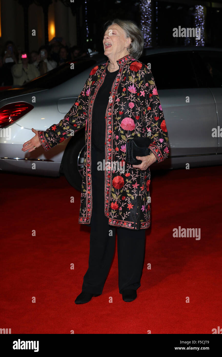 Londra, UK, 13 OTT 2015: Dame Maggie Smith assiste la Signora nel furgone premiere, 59th BFI London Film Festival a Londra Foto Stock