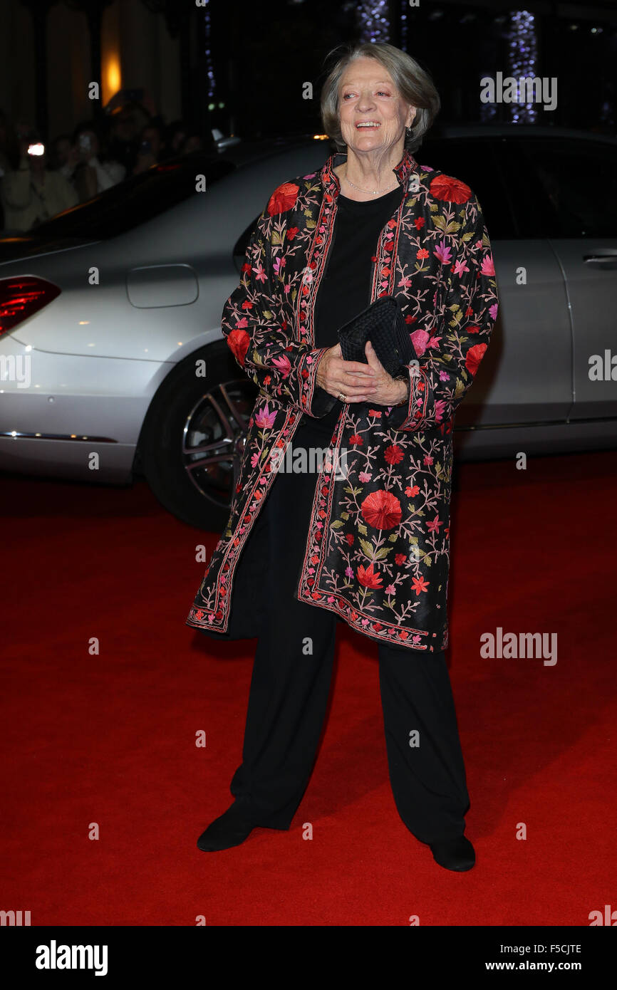 Londra, UK, 13 OTT 2015: Dame Maggie Smith assiste la Signora nel furgone premiere, 59th BFI London Film Festival a Londra Foto Stock