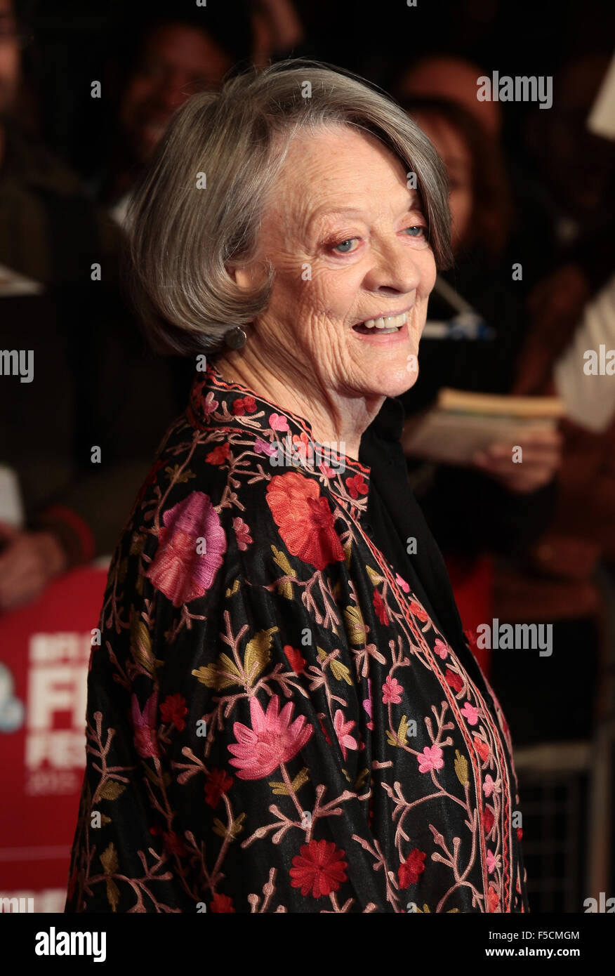 Londra, UK, 13 OTT 2015: Dame Maggie Smith assiste la Signora nel furgone premiere, 59th BFI London Film Festival a Londra Foto Stock