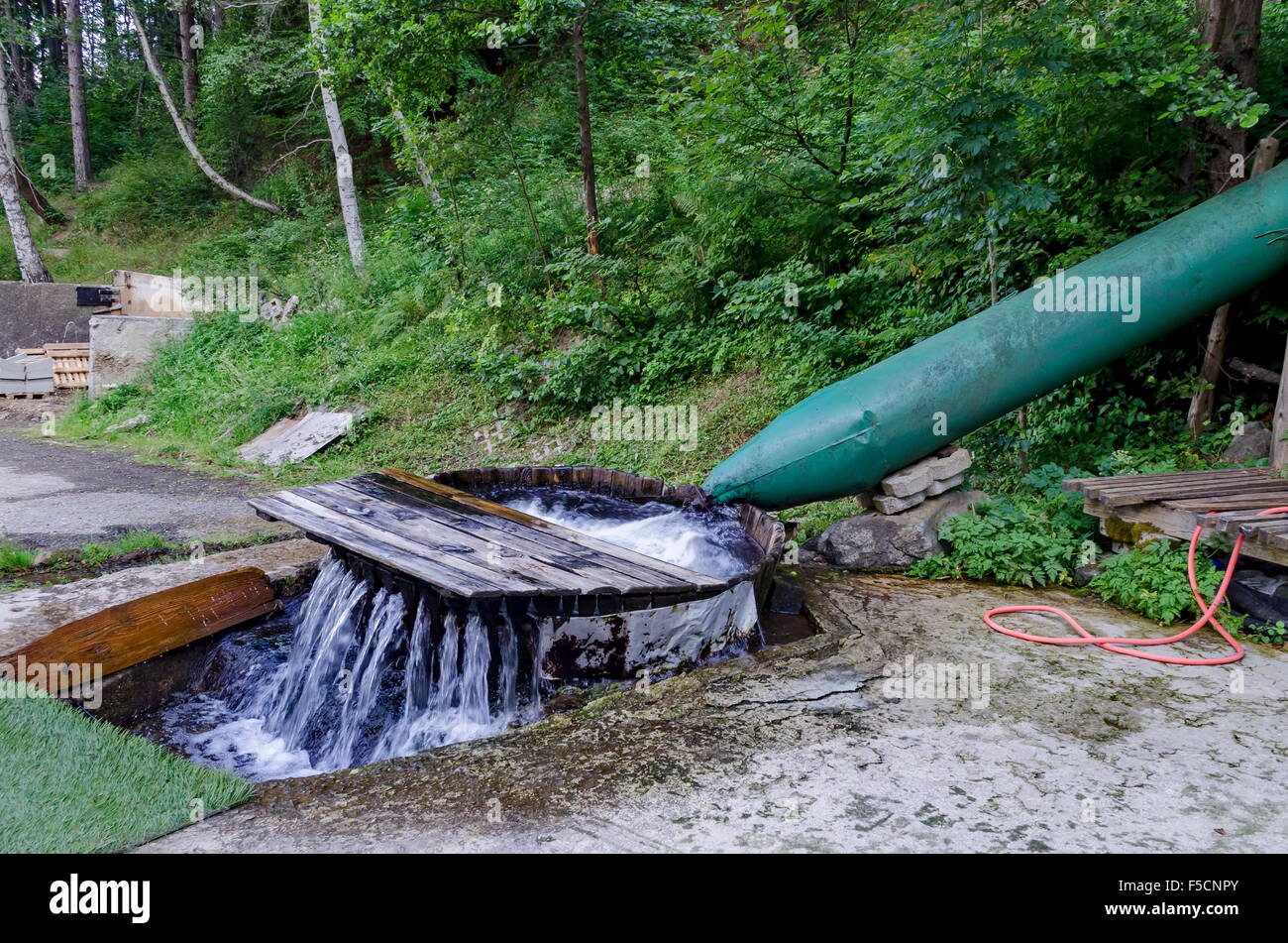 Vecchia officina operativa con Fulling Mill nel villaggio Zheleznitsa, regione di Sofia, Bulgaria Foto Stock
