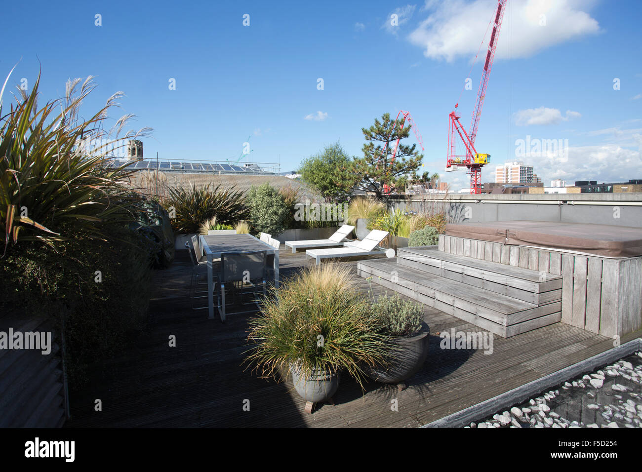 4.000 mq Appartamento attico che dispone di due 60ft materie scale in muratura e vista a 360 gradi di Londra sullo skyline, REGNO UNITO Foto Stock