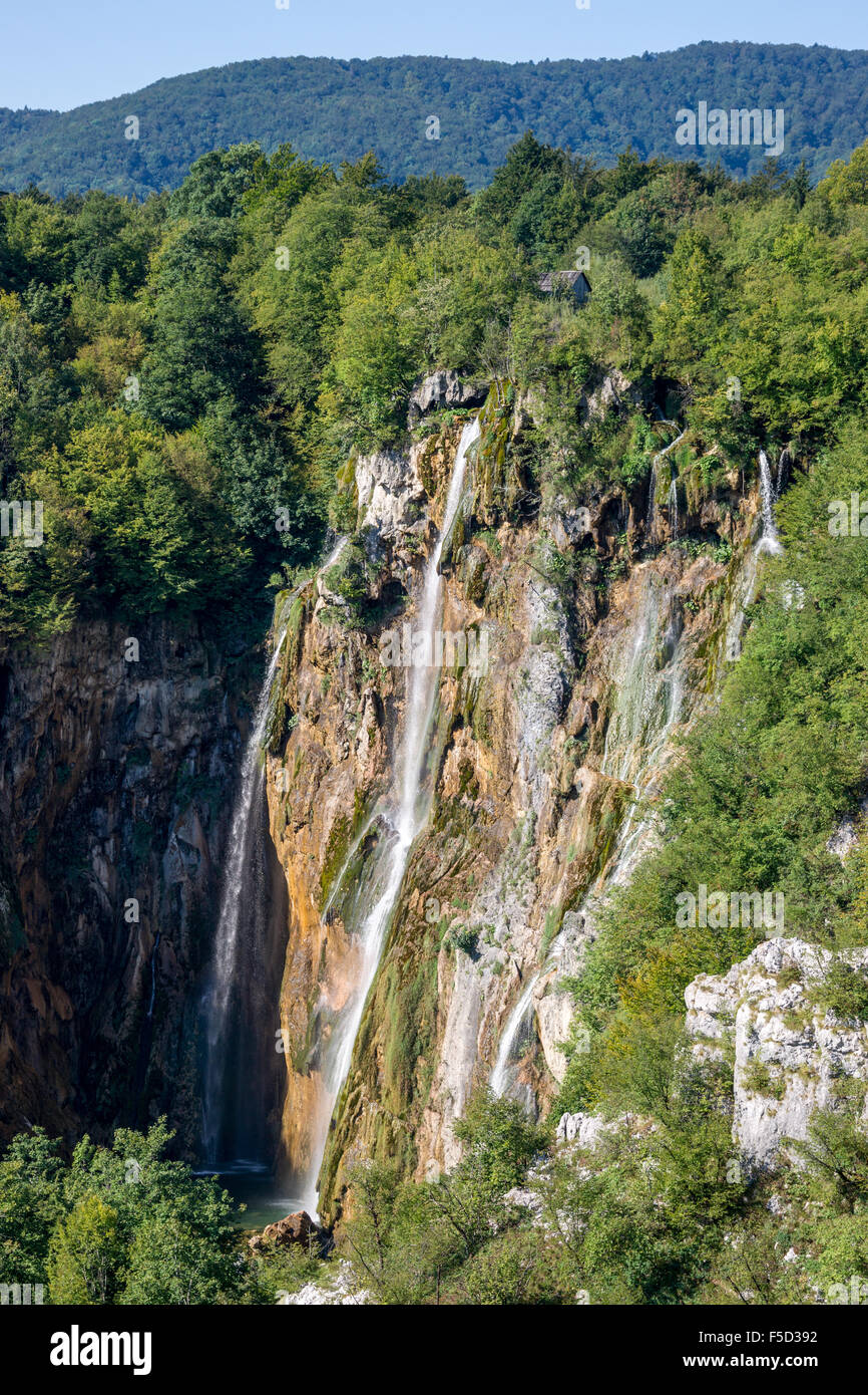 La grande cascata nel Parco Nazionale di Plitvice in Croazia Foto Stock