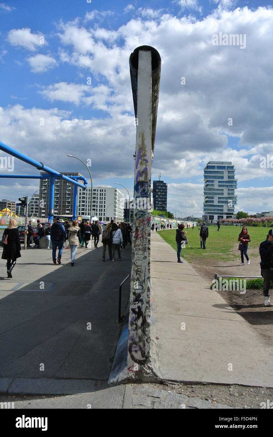 A est e a ovest, il muro di Berlino Foto Stock