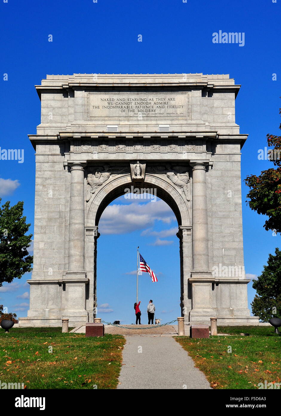 Valley Forge, Pennsylvania: National Memorial Arch eretto per commemorare l arrivo del generale George Washington * Foto Stock