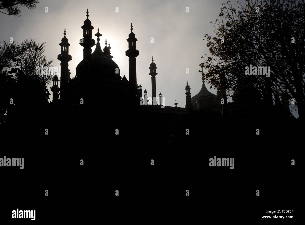 Brighton Royal Pavilion di silhouette, la mattina presto, Brighton, Regno Unito Foto Stock
