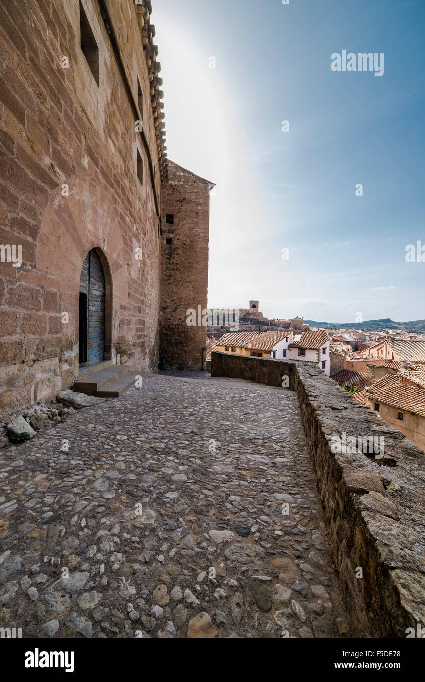 Juan Fernandez de Heredia palazzo fortificato da giorno. Mora de Rubielos, Comarca di Gudar-Javalambre, Teruel Aragona, Spagna Foto Stock