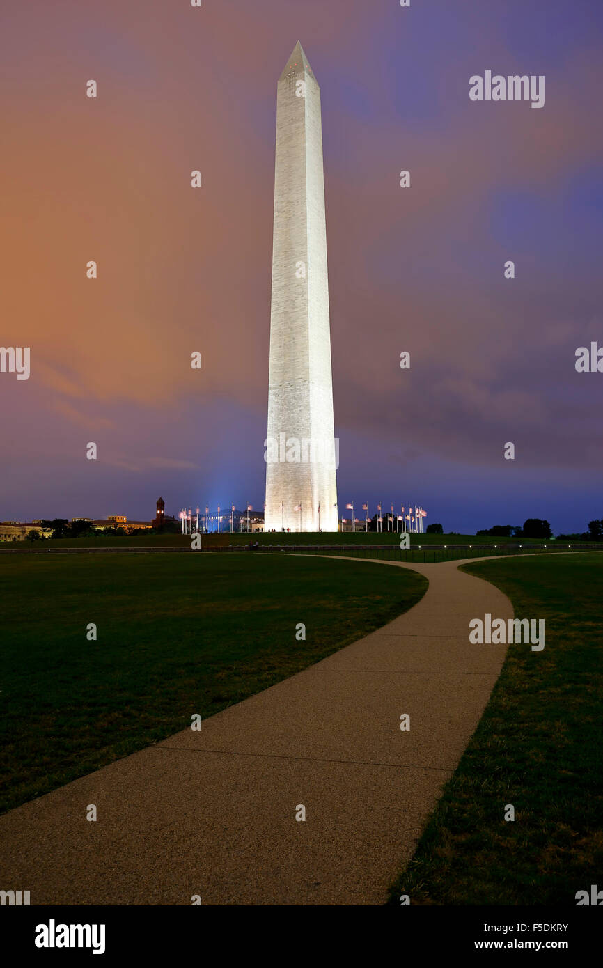 Washington Memorial e bandierine americane, Washington, Distretto di Columbia USA Foto Stock