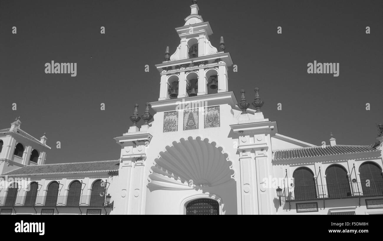 El Rocóo, Huelva, vicino a Siviglia, Spagna. Chiesa di El Rocío in Spagna. Foto Stock