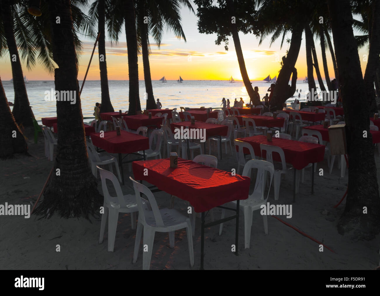 All'aperto Ristorante Beach sull'isola di Boracay nelle Filippine Foto Stock