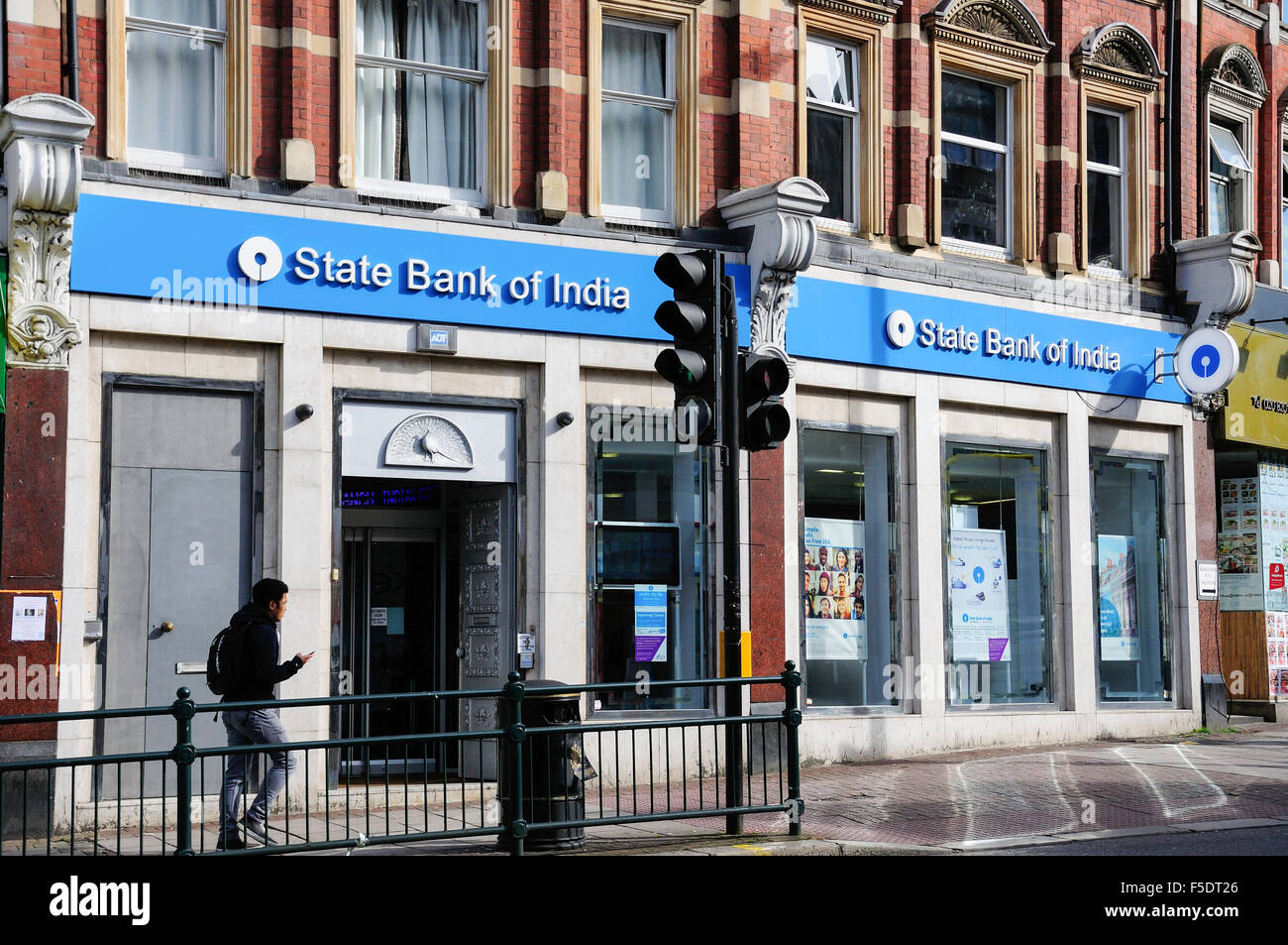 Banca dello stato dell India, Finchley Road, Golders Green, London Borough of Barnet, London, England, Regno Unito Foto Stock