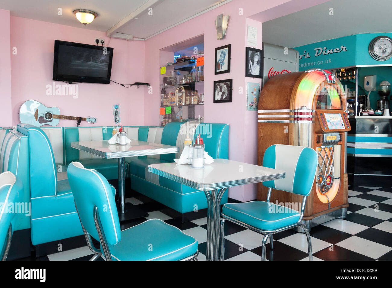 Interno del Bobby Jo's 50's Diner, Eastern Esplanade, Southend-on-Sea, Essex, Inghilterra, Regno Unito Foto Stock