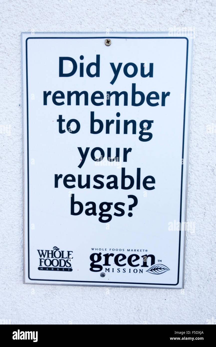 Whole Foods Market segno promemoria per portare i sacchetti riutilizzabili per i vostri acquisti di generi alimentari. St Paul Minnesota MN USA Foto Stock