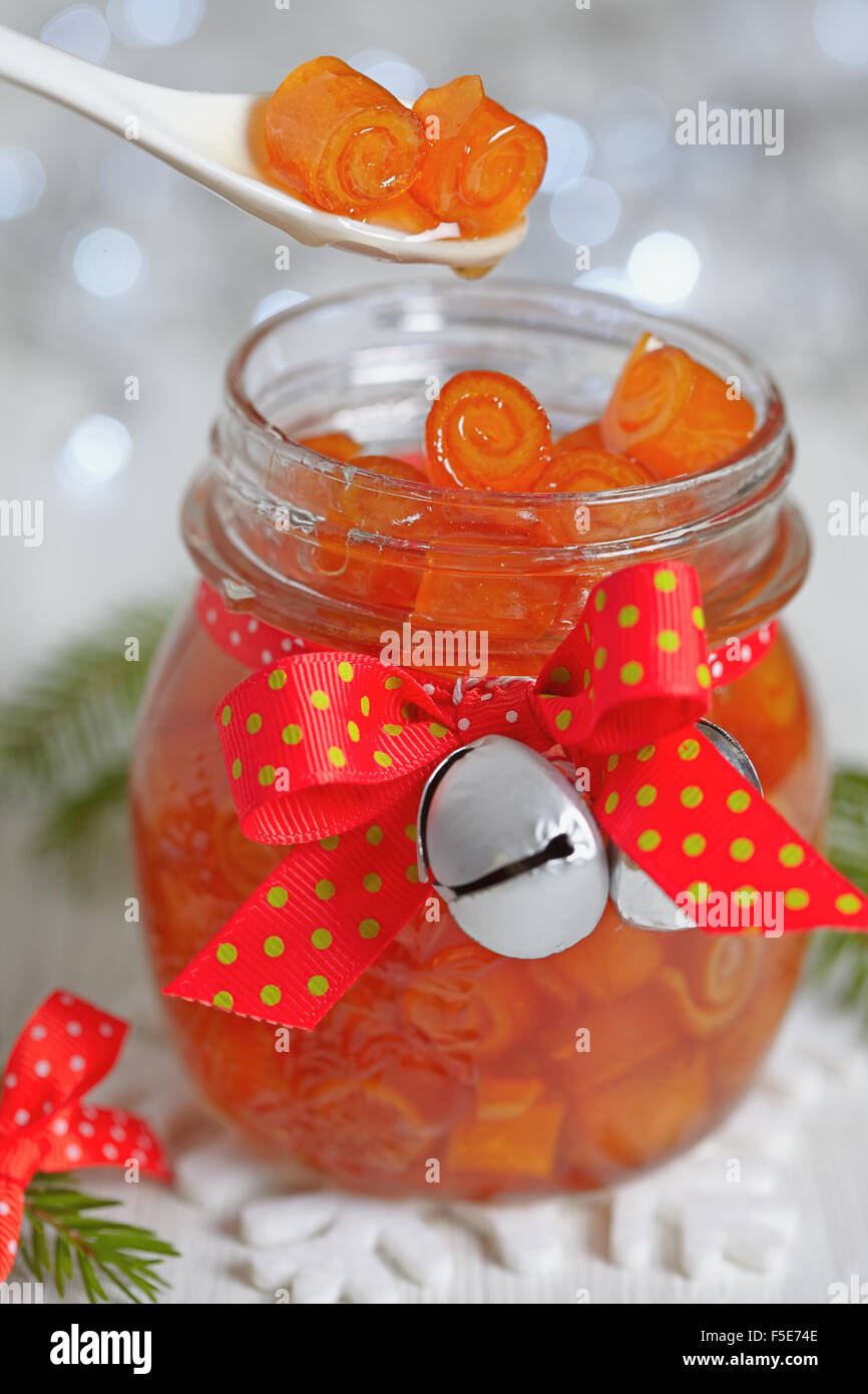 Confettura di agrumi con arancia candita pela pinwheels Foto Stock