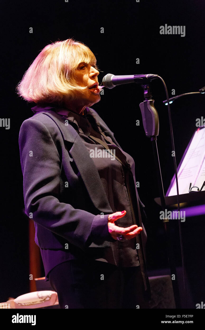 Cantante inglese, cantautore e attrice Marianne fidato esegue a Praga Repubblica Ceca, Ottobre 29, 2015. (CTK foto/Michal Okla) Foto Stock