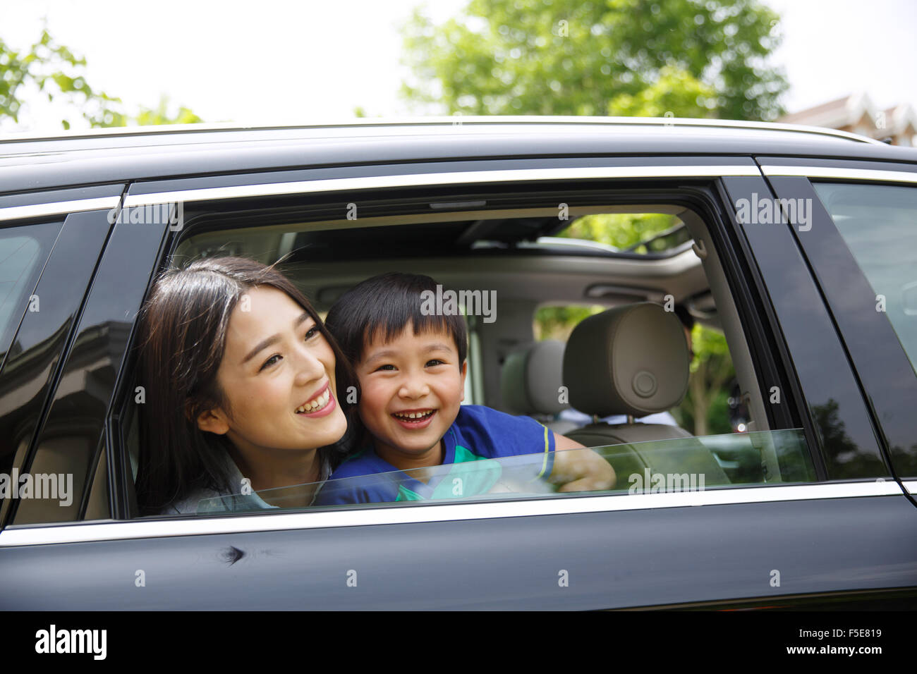 La famiglia felice viaggio in auto Foto Stock