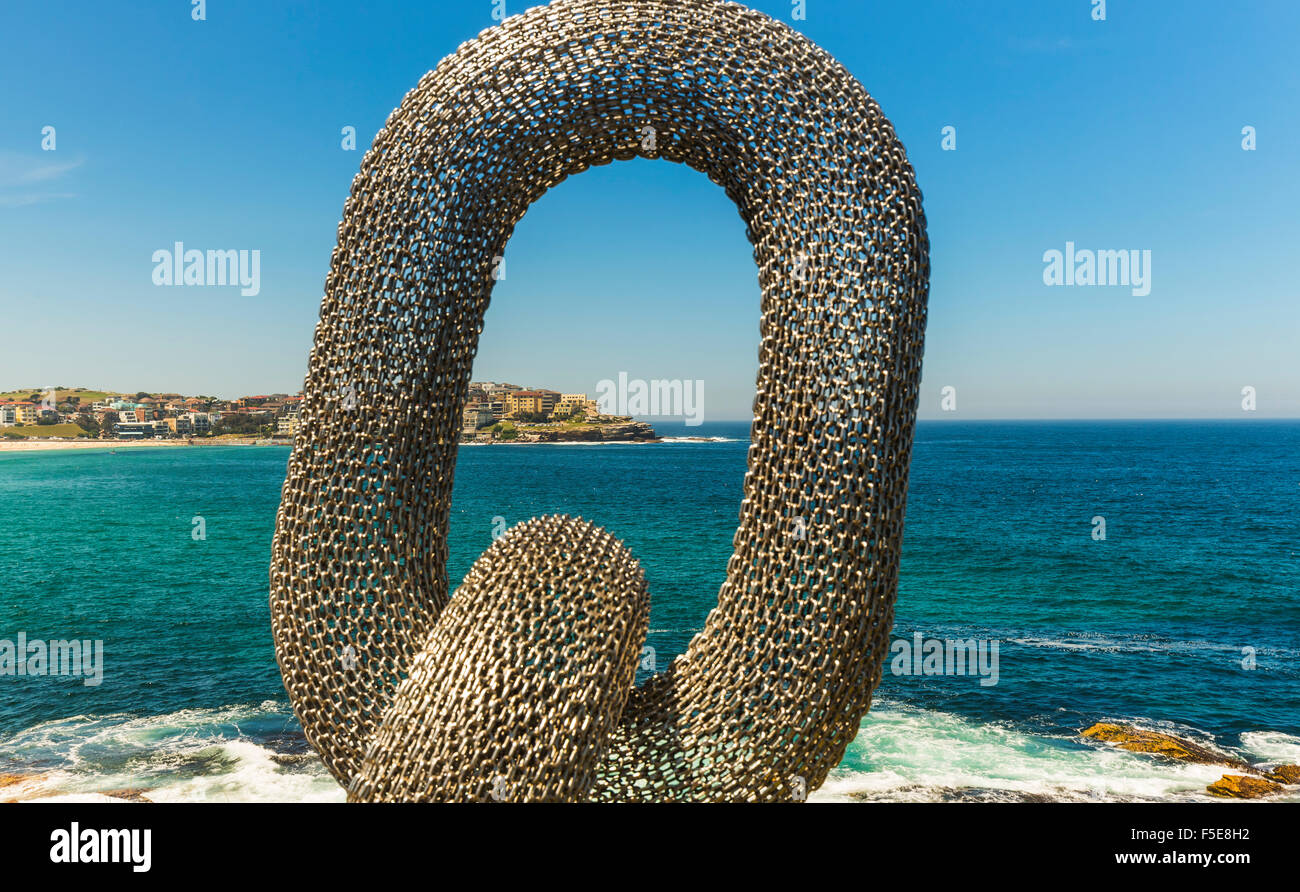 La scultura dal mare con la spiaggia di Bondi in background, Sydney, Nuovo Galles del Sud, Australia Pacific Foto Stock