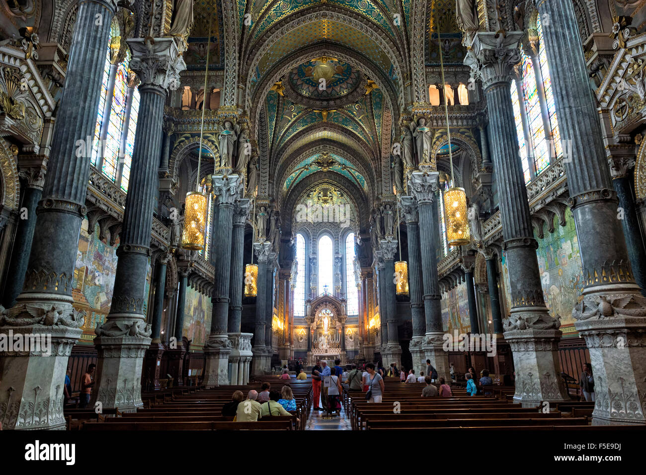 Interno, Basilica di Notre Dame de Fourviere, Sito Patrimonio Mondiale dell'UNESCO, Lione, Rhone, Francia, Europa Foto Stock