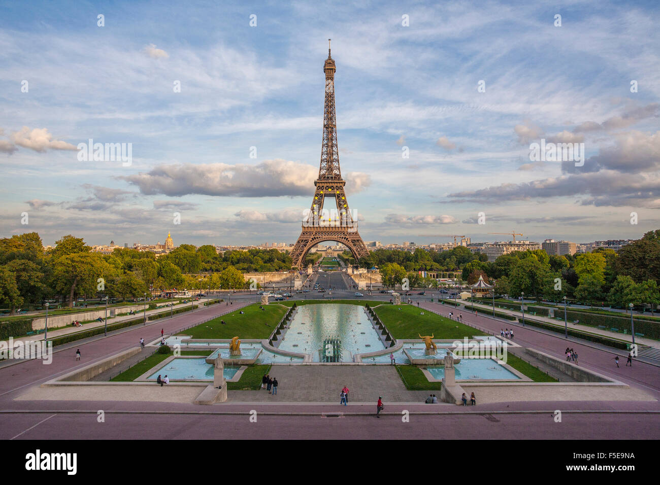 La Torre Eiffel, Champ de Mars, Parigi, Francia, Europa Foto Stock