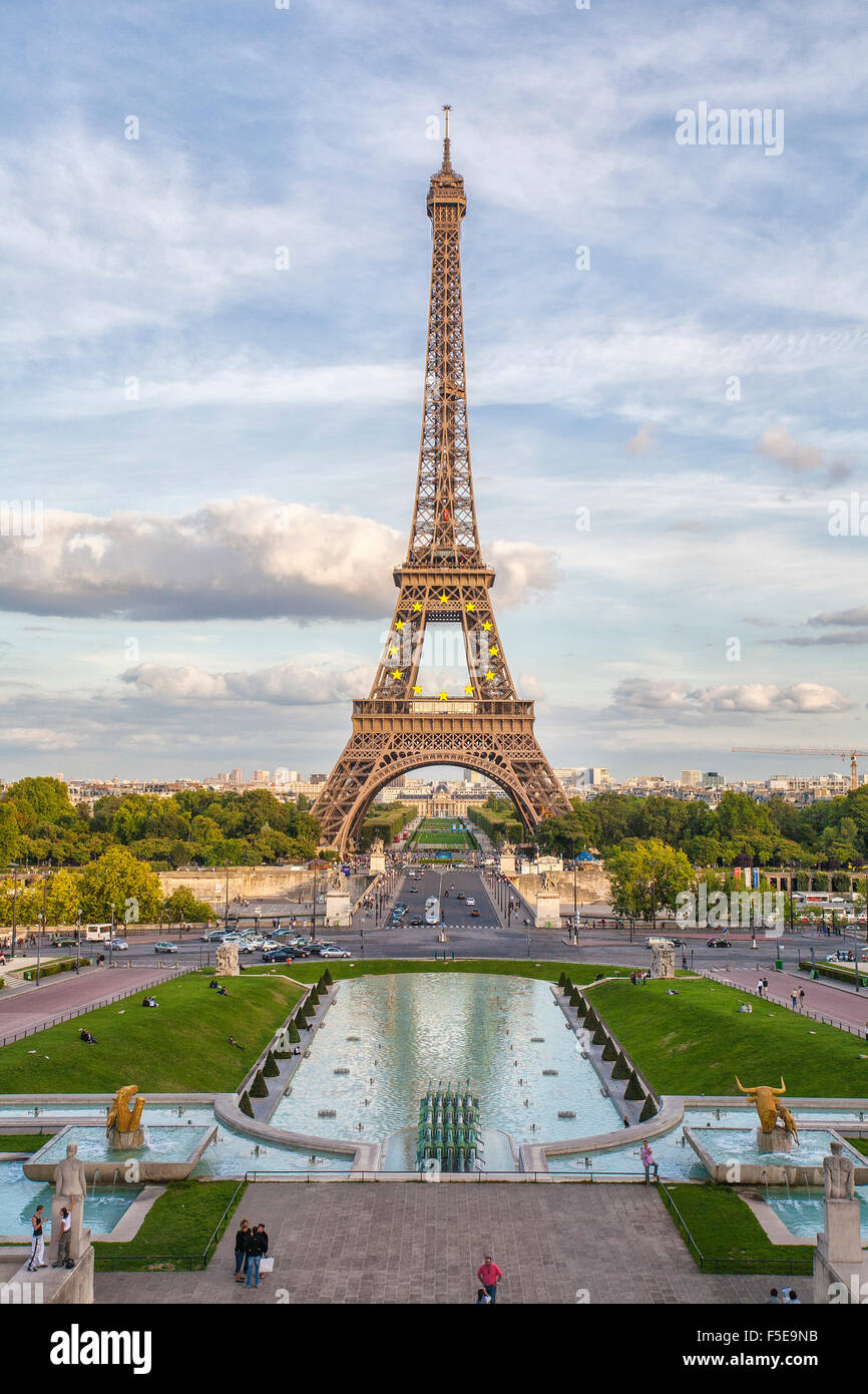La Torre Eiffel, Champ de Mars, Parigi, Francia, Europa Foto Stock