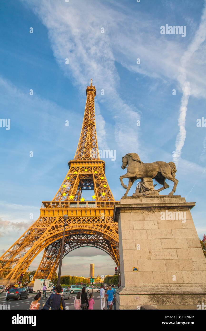 La Torre Eiffel, Champ de Mars, Parigi, Francia, Europa Foto Stock