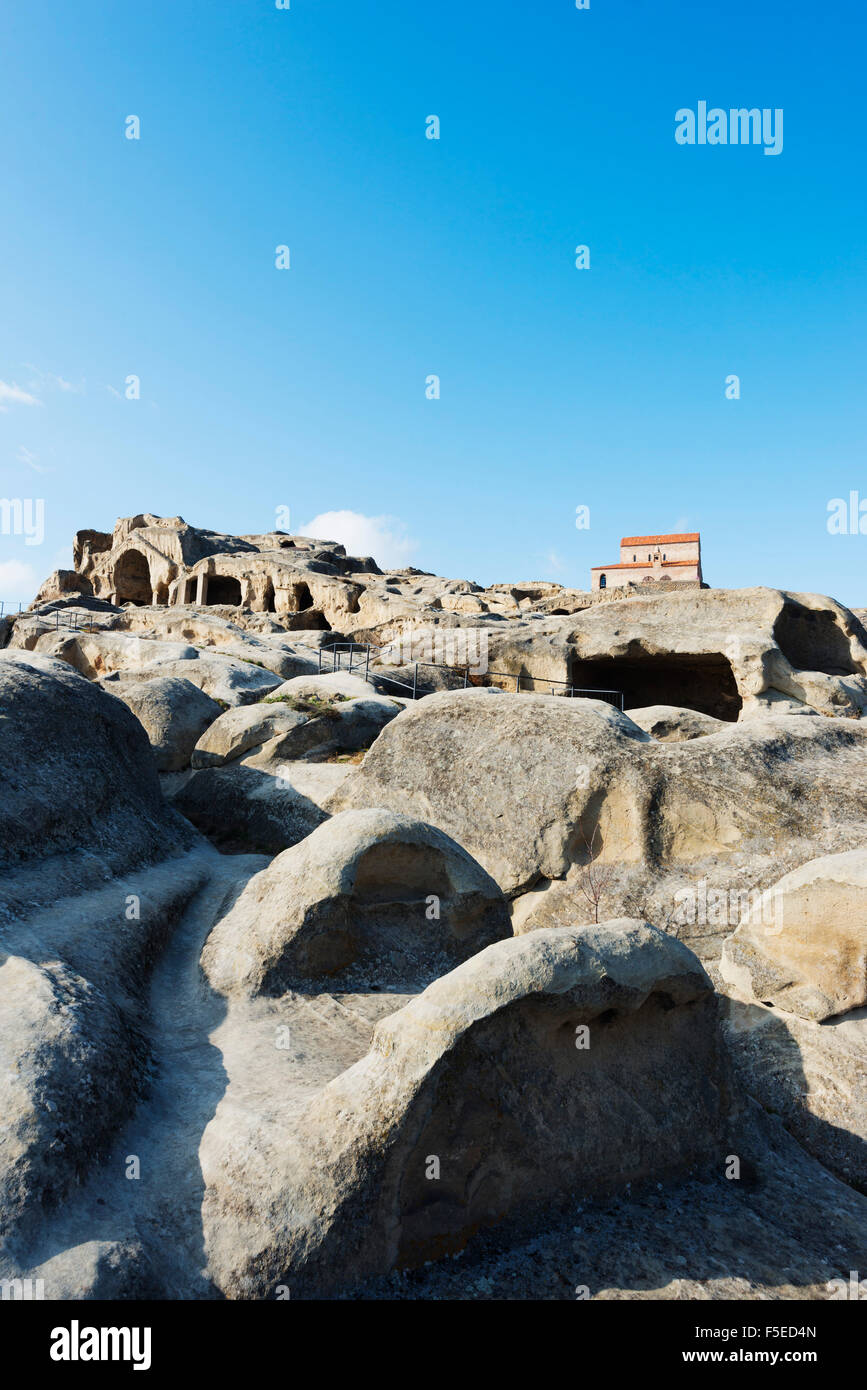 Shida Kartli, monastero di età del Bronzo insediamento di Uplistsikhe, grotta antica città vicino a Gori, Georgia, nel Caucaso, in Asia Foto Stock