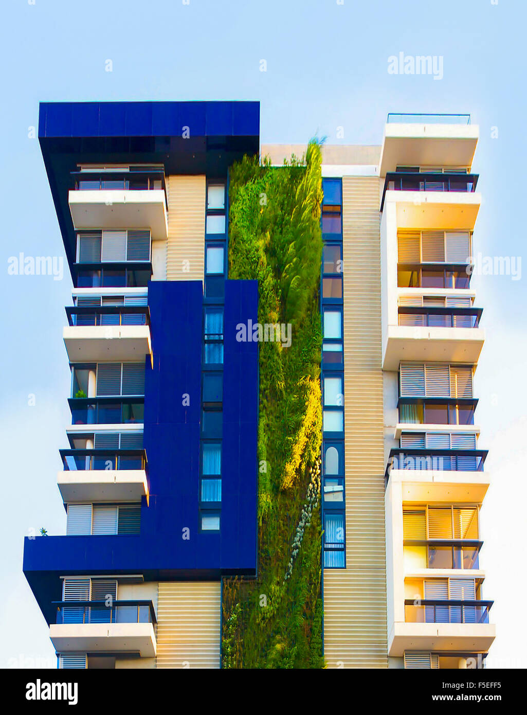 Patrick Blanc, un botanico francese, ha creato il suo più alto giardino verticale a sviluppo residenziale di Sydney. Foto Stock