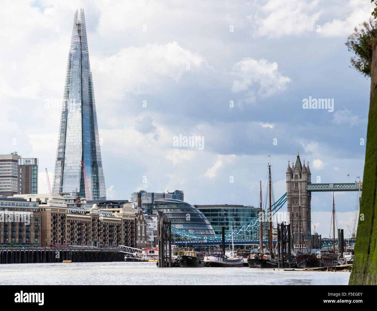 The Shard, Tower Bridge e River Thames, Londra, Inghilterra, Regno Unito Foto Stock