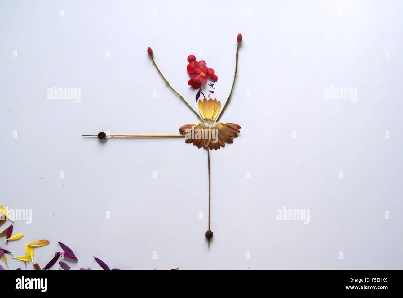 Ballerina concettuale in piedi su una gamba Foto Stock