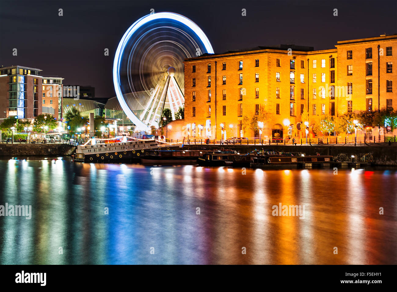 Skyline di Liverpool a Night, Inghilterra, Regno Unito Foto Stock