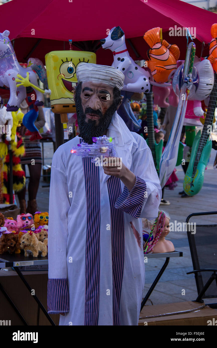 Osama Bin Laden costume di Halloween Parade in Derry Foto Stock