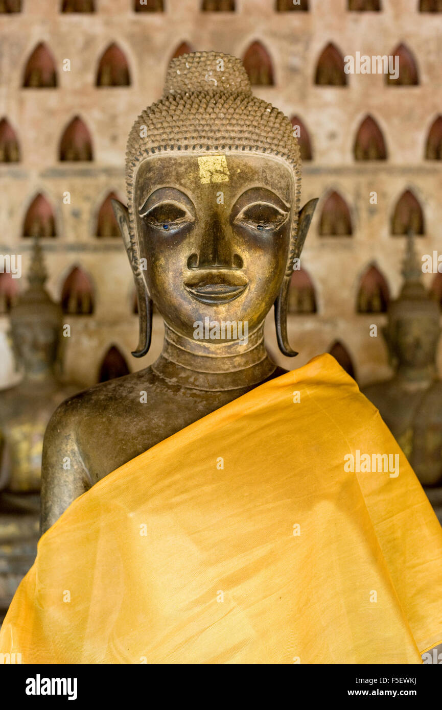 Antica statua del Buddha al Wat Sisaket tempio di Vientiane, Laos. Foto Stock