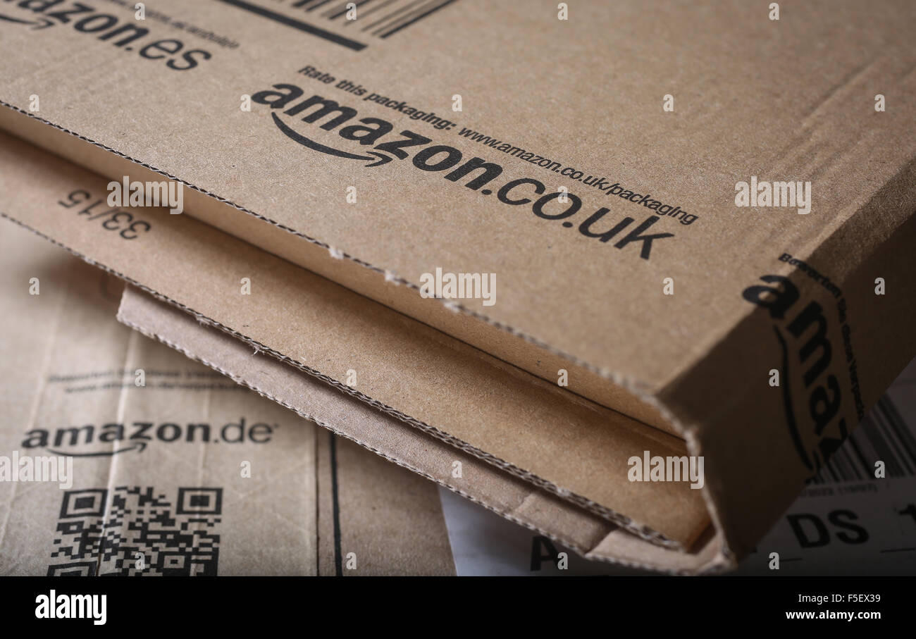 I pacchi consegnati da Amazon.co.uk Foto Stock