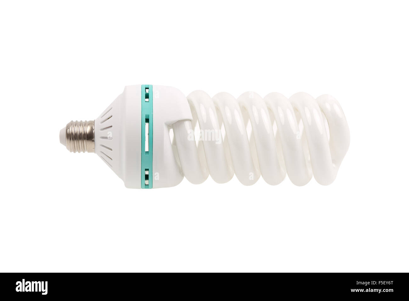 Una luce verde lampada risparmio energetico isolato su sfondo bianco. Una spirale di lampadine fluorescenti a basso consumo energetico. Foto Stock