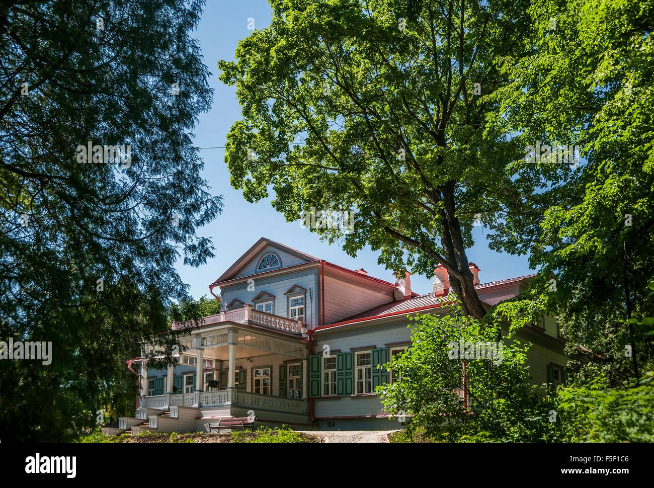 Russia, regione di Mosca. Il Museo Abramtsevo è situato vicino alla città di Sergiev Posad 60 chilometri (37 miglia) a nord-EAS Foto Stock