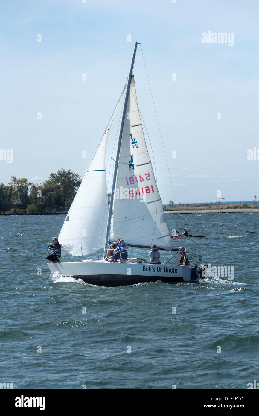 La gente fuori a vela sul lago Ontario a Toronto, Ontario, Canada Foto Stock