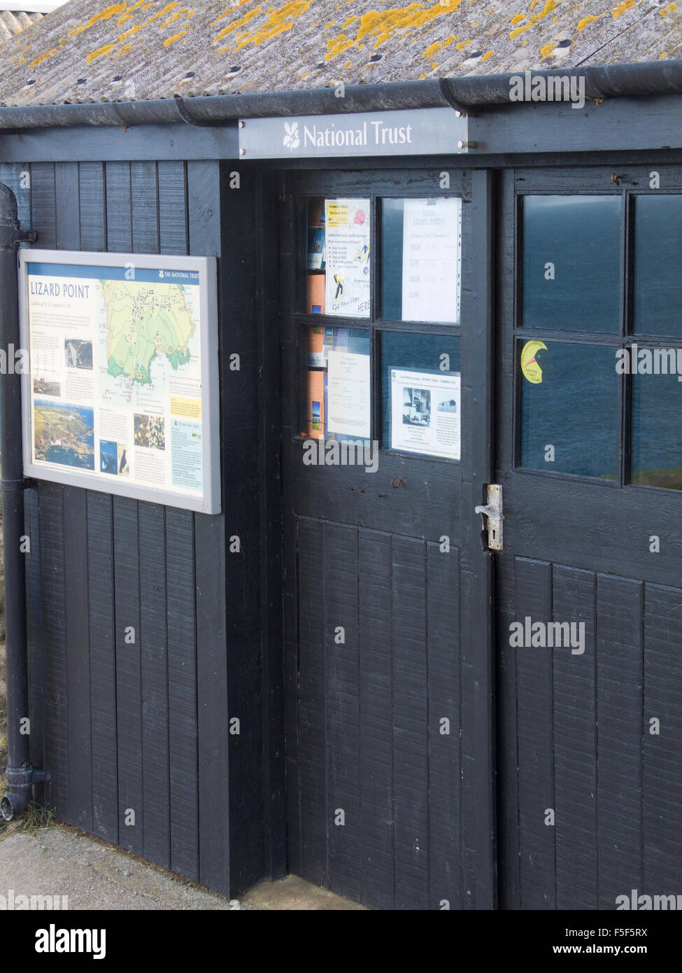 Il National Trust Information Point & Shop, Lizard Point, penisola di Lizard, Cornwall, Regno Unito Foto Stock