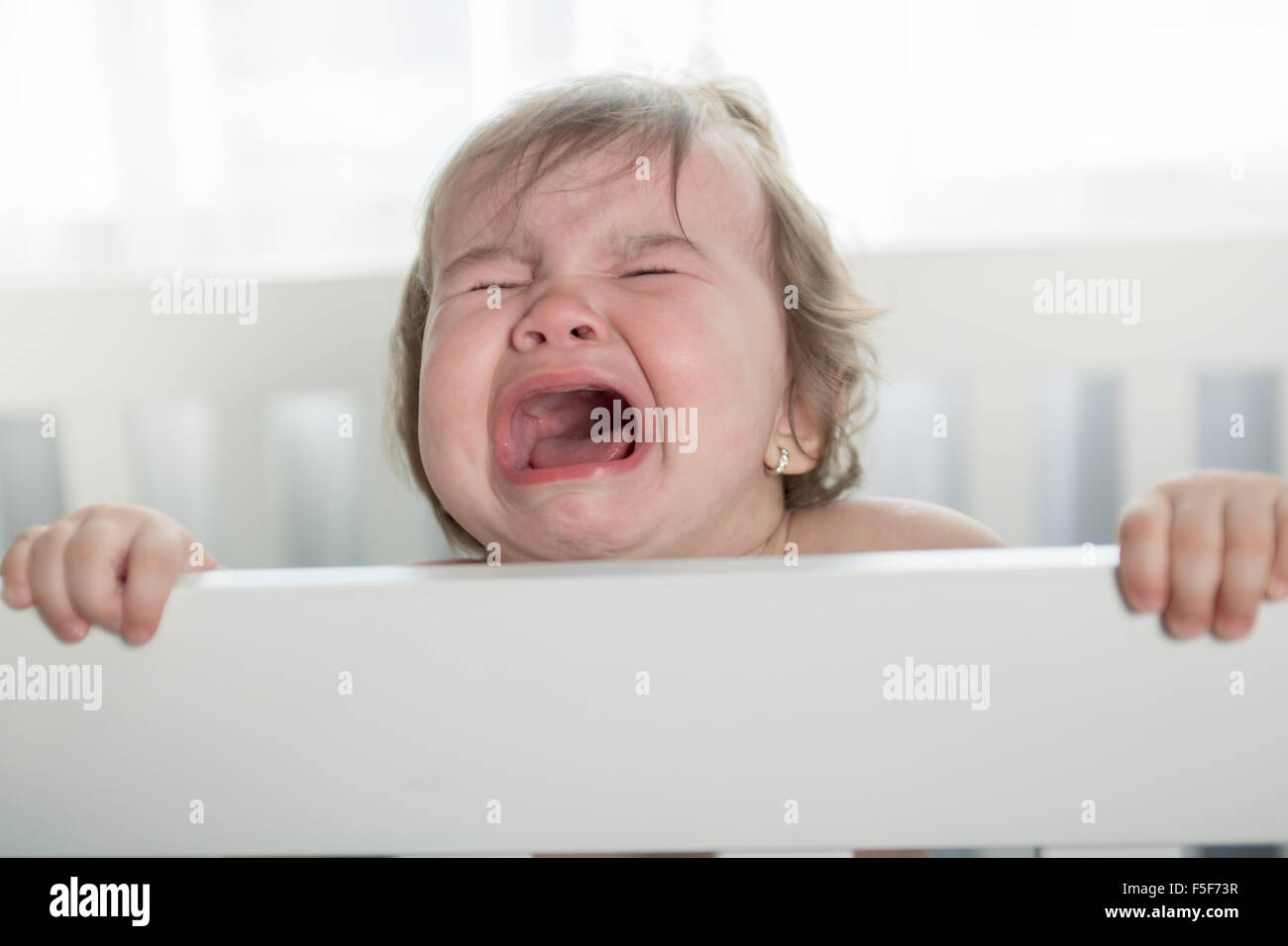 Il pianto Baby girl Foto Stock