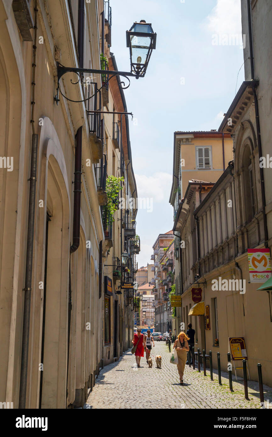 La zona pedonale e il centro shopping nella città di Torino. Foto Stock
